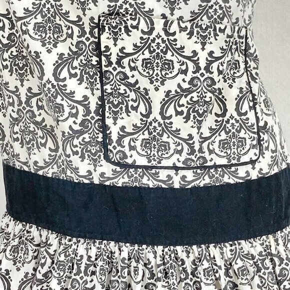 Flirty Aprons Retro Style Floral Scroll Print Black And White Apron OS - Picture 4 of 4
